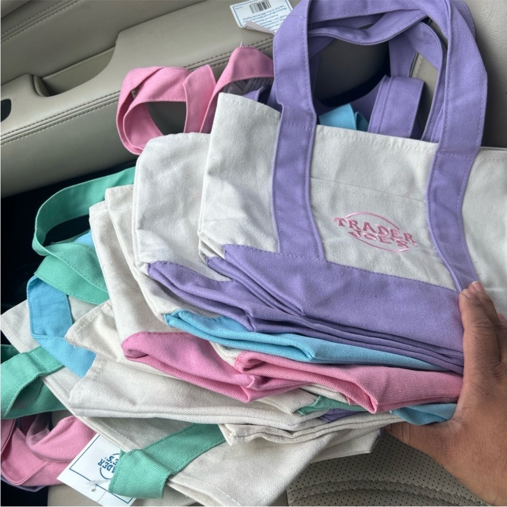 Trader Joe's Canvas Tote Bags in Spring Colors Set of 4 (four) HARD to find NWT